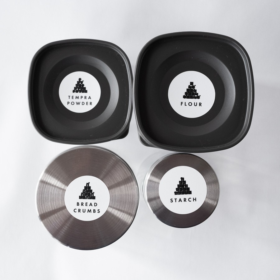 瓶や容器の上部に貼った様子